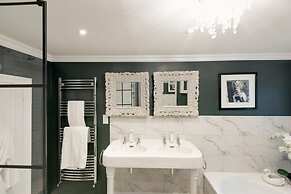 Luxury Georgian Country House With Hot Tub