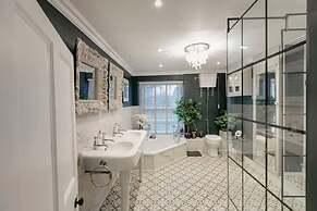 Luxury Georgian Country House With Hot Tub