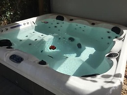 Luxury Georgian Country House With Hot Tub