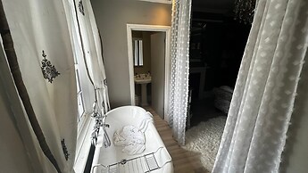 Luxury Georgian Country House With Hot Tub