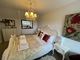 Luxury Georgian Country House With Hot Tub