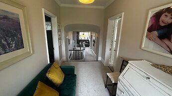 Luxury Georgian Country House With Hot Tub