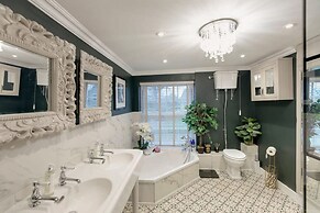 Luxury Georgian Country House With Hot Tub