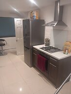 Cozy Bromley Hideaway - Perfect for Couples