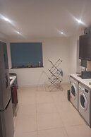 Cozy Bromley Hideaway - Perfect for Couples