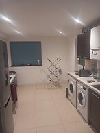 Cozy Bromley Hideaway - Perfect for Couples
