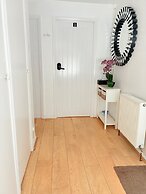 Luton Airport Guest House