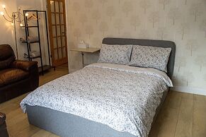 Luton Airport Guest House