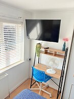 Luton Airport Guest House