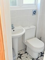 Luton Airport Guest House