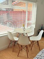 Luton Airport Guest House
