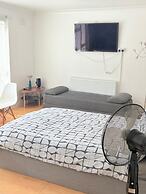 Luton Airport Guest House