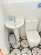 Luton Airport Guest House