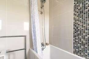 Luton Airport Guest House