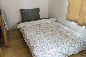 Luton Airport Guest House