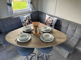 Berwick-upon-tweed - Caravan - Sleeps 6 - Parking