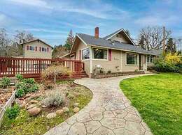 Medford Home and 2 Condos With Pool and Hot tub
