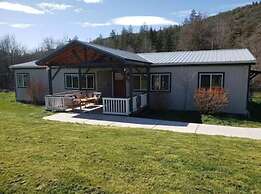 Enchanting Getaway: Farmhouse and Tiny House Duo