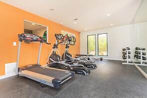 Midland Condo With Pool