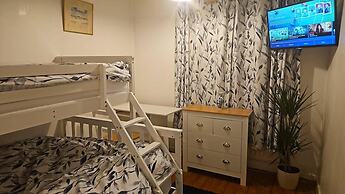 Mersea Island Retreat - 4 Bedroom House