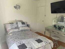 Mersea Island Retreat - 4 Bedroom House