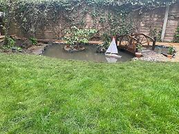 Mersea Island Retreat - 4 Bedroom House