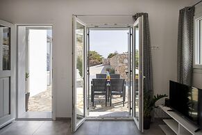 Parikia s Sunlight 2bedroom House