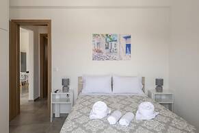 Parikia s Sunlight 2bedroom House