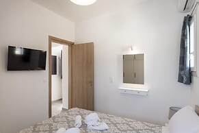 Parikia s Sunlight 2bedroom House