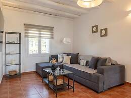 Myrsini Traditional Hillside Cottage