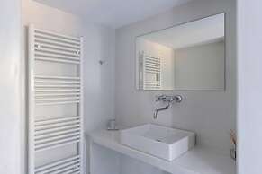 Parikia s Crossroad 3 Bedroom House