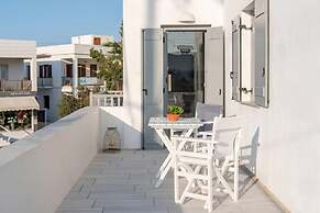 Parikia s Crossroad 3 Bedroom House