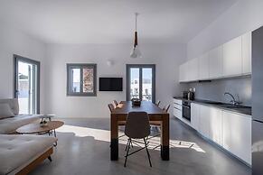 Parikia s Crossroad 3 Bedroom House