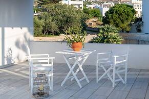 Parikia s Crossroad 3 Bedroom House