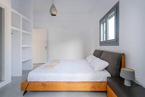 Parikia s Crossroad 3 Bedroom House