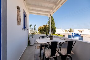 Ricos Two Bedroom House - Naoussa Paros
