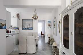 Ricos Two Bedroom House - Naoussa Paros