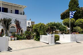 Ricos Two Bedroom House - Naoussa Paros