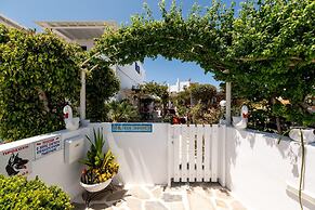 Ricos Two Bedroom House - Naoussa Paros