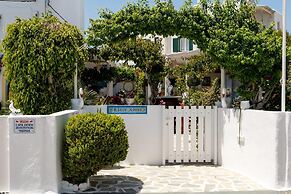 Ricos Two Bedroom House - Naoussa Paros