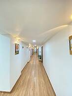 Royal Meredian Living