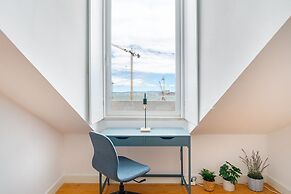 Riverside View 2-Bed For Remote Workers & Digital Nomads