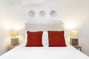 Central City Serenity: Entrecampos Terrace Haven