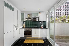 Central City Serenity: Entrecampos Terrace Haven