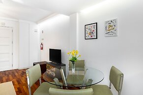 Central City Serenity: Entrecampos Terrace Haven