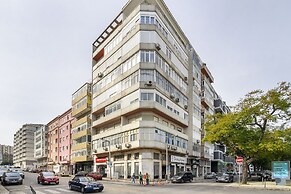 Central City Serenity: Entrecampos Terrace Haven