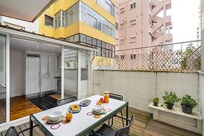 Central City Serenity: Entrecampos Terrace Haven