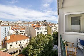 Luxury Lisbon Penthouse: Designer Decor & Epic Views