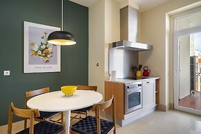 Luxury Lisbon Penthouse: Designer Decor & Epic Views