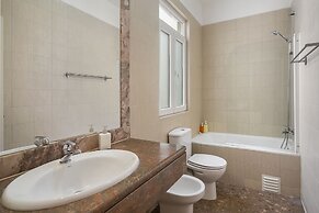 Luxury Lisbon Penthouse: Designer Decor & Epic Views